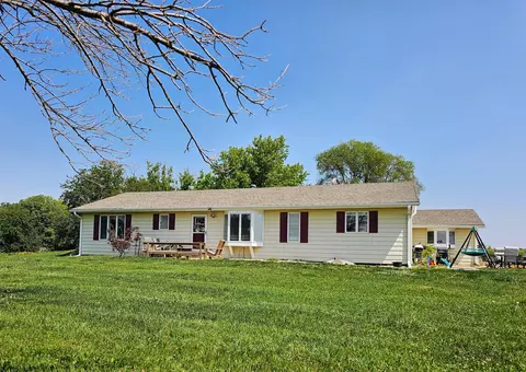612 Clark St, Oakland, IA 51560