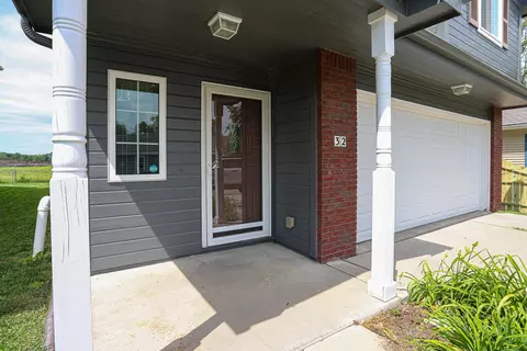 32 Huron Cir, Council Bluffs, IA 51501