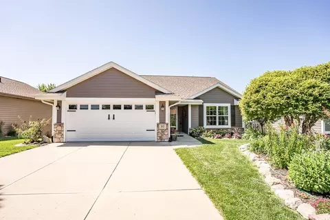 213 Hickory Ridge Ln, Glenwood, IA 51534