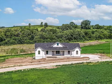 610 Harvest Hills Dr, Woodbine, IA 51579