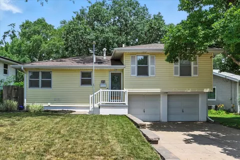 34 Crestwood Dr, Council Bluffs, IA 51503