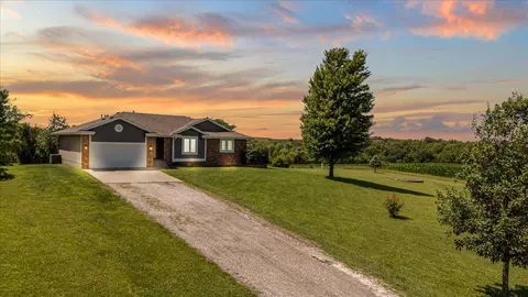 25739 Grace Cir, Glenwood, IA 51534