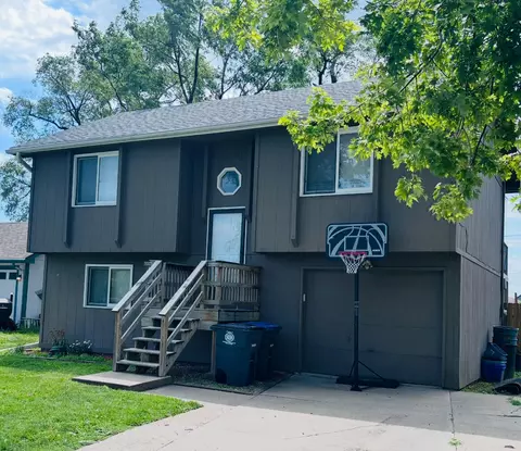 2818 S 11 St, Council Bluffs, IA 51501