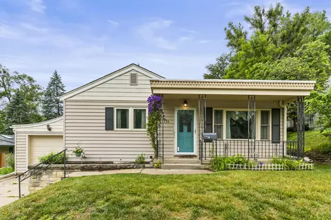 216 Elmwood Dr, Council Bluffs, IA 51503
