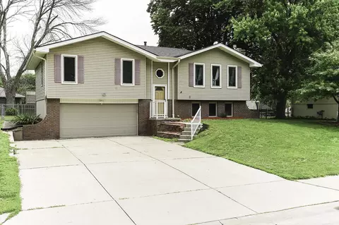619 Simms Ave, Council Bluffs, IA 51503