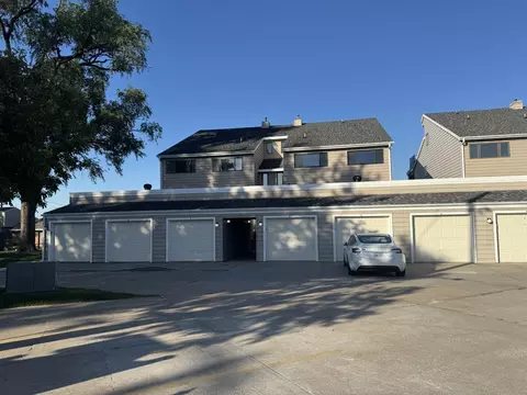 4624 Navajo Apt 4 St, Council Bluffs, IA 51501