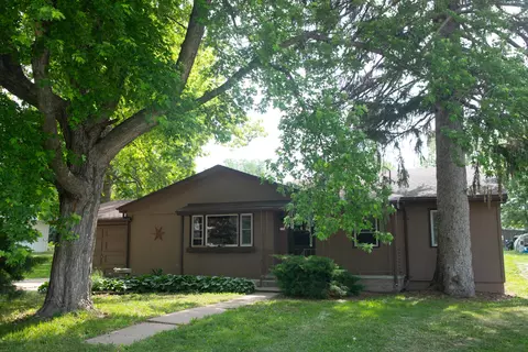 223 S Locust St, Carson, IA 51525