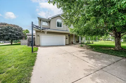 410 Maple Dr, Treynor, IA 51575