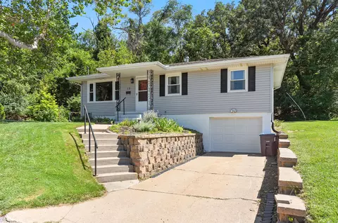 12 Bonneville Ln, Council Bluffs, IA 51503