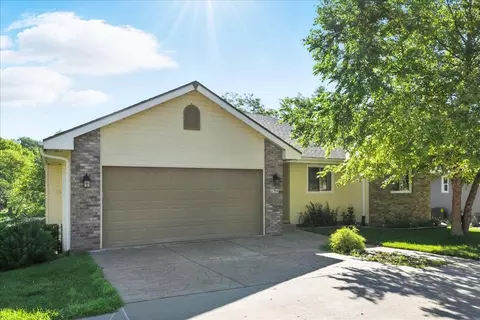 134 E View Dr, Council Bluffs, IA 51503