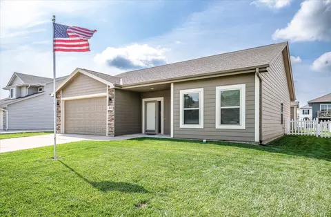 213 Kestrel Ct, Council Bluffs, IA 51501