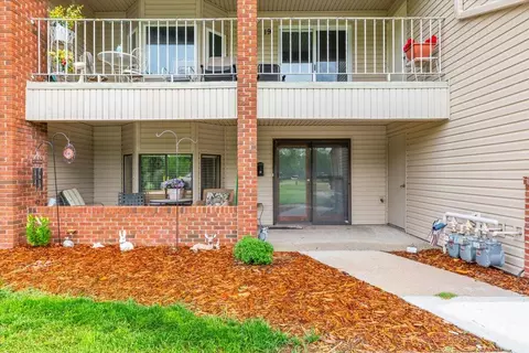 15 Lakeshore Ct, Council Bluffs, IA 51501