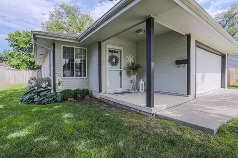2615 S 8th St, Council Bluffs, IA 51501