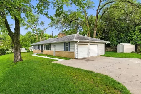 240 Pickardy Ln, Council Bluffs, IA 51503