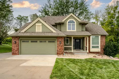 127 Applewood Ct, Council Bluffs, IA 51503