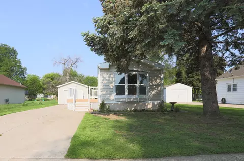 907 Park St, Woodbine, IA 51579