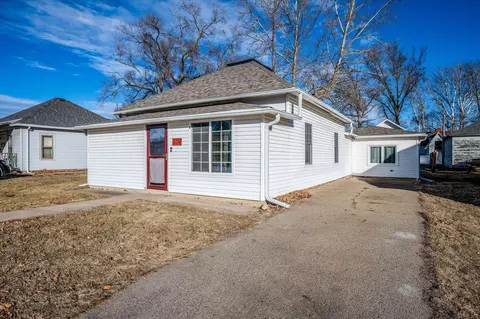 204 Weare St, Woodbine, IA 51579