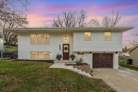 136 Zenith Dr, Council Bluffs, IA 51503