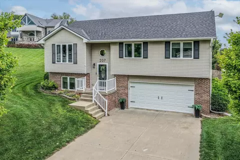 207 Fischer Dr, Woodbine, IA 51579