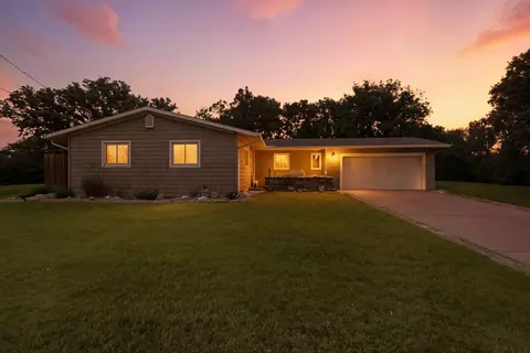 30 Royal Rd, Council Bluffs, IA 51503