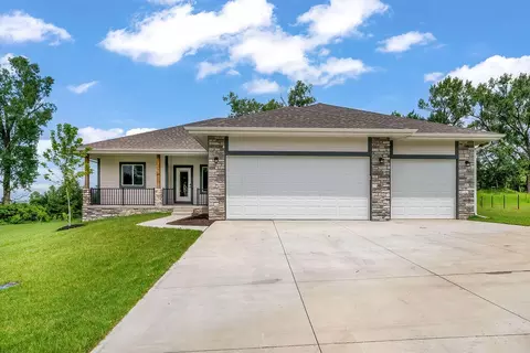 1321 Copper Mountain Dr, Crescent, IA 51526