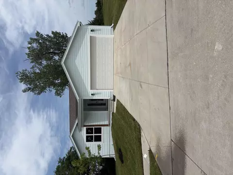 1319 Silver Lane Ln, Crescent, IA 51526