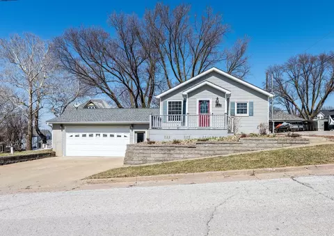 110 W Wool St, Avoca, IA 51521