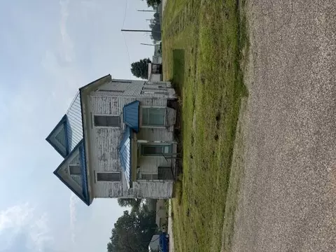 414 Pacific St, Walnut, IA 51577