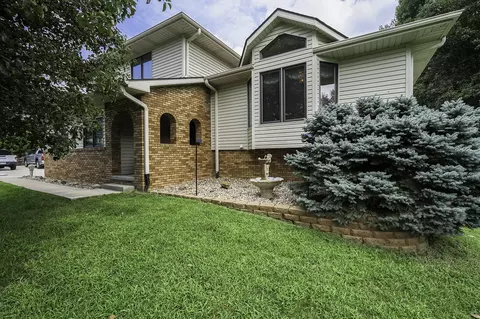 1853 Rolling Hills Loop, Council Bluffs, IA 51503