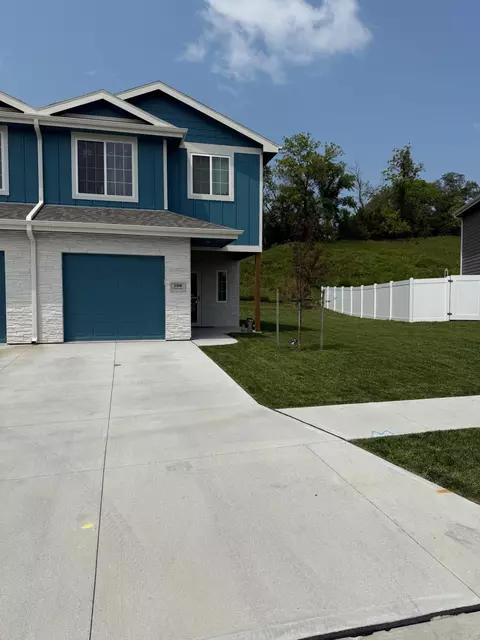 104 Paige Ln, Council Bluffs, IA 51503