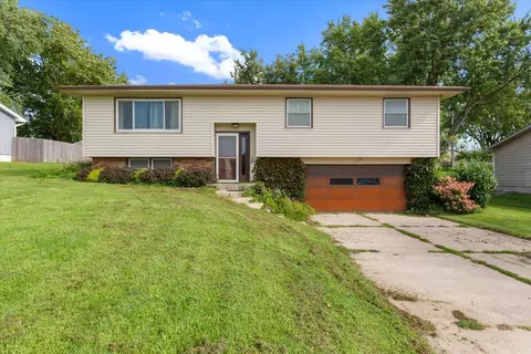 918 S Scenic Dr, Oakland, IA 51560