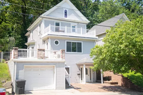 446 S 1st St, Council Bluffs, IA 51503