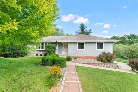 201 Upland Dr, Council Bluffs, IA 51503