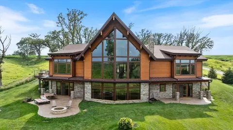2952 Easton Trl, Woodbine, IA 51579
