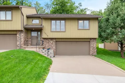 1016 Arbor Ridge Cir, Council Bluffs, IA 51503