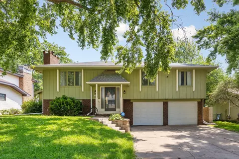 123 Upland Dr, Council Bluffs, IA 51503