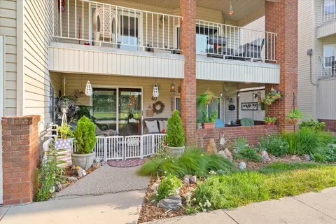 40 Lakeshore Ct, Council Bluffs, IA 51501