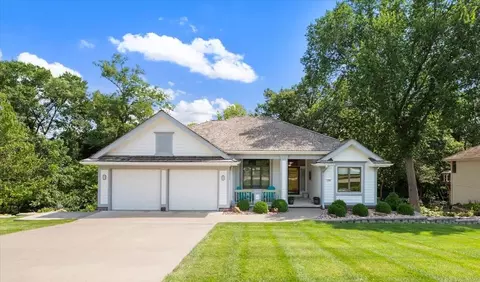 318 Golden Oaks Dr, Council Bluffs, IA 51503
