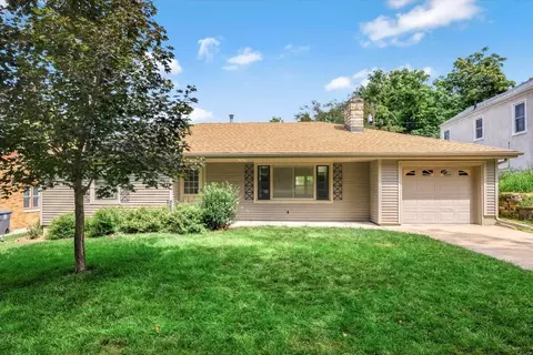 118 Elmwood Dr, Council Bluffs, IA 51503