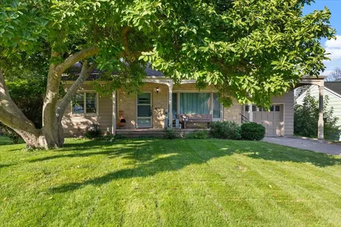 25 Kenmore Ave, Council Bluffs, IA 51503
