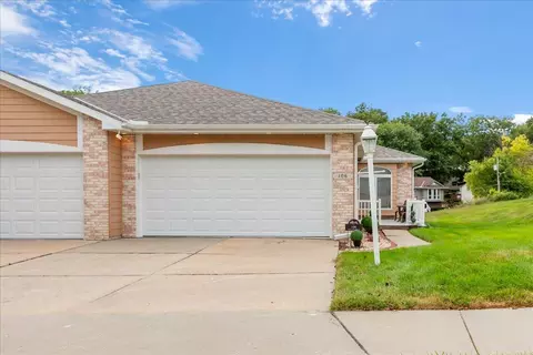 106 Mckenzie Cir, Council Bluffs, IA 51503