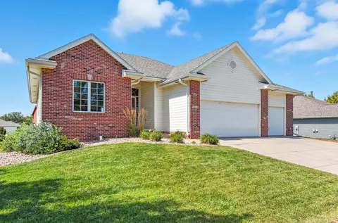 5212 Crogans Way Rd, Council Bluffs, IA 51501