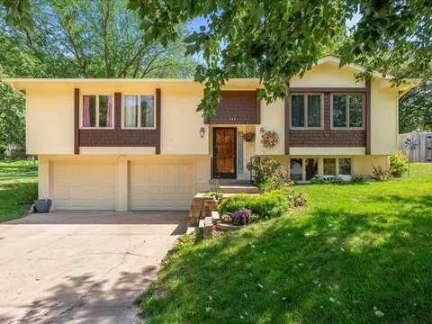 219 Redbud Ln, Council Bluffs, IA 51503