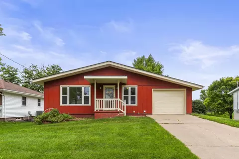 822 Scenic Cir, Oakland, IA 51560