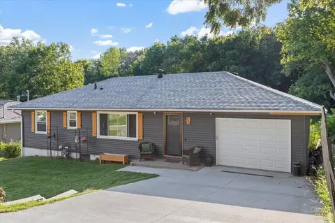 944 Mckenzie Ave, Council Bluffs, IA 51501