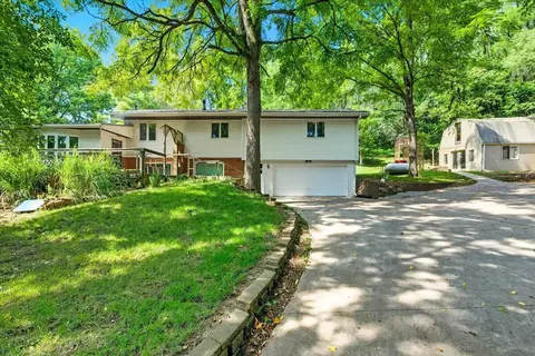 19404 Mudhollow Rd, Council Bluffs, IA 51503