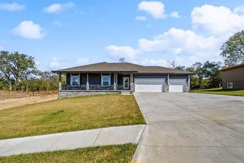 1325 Copper Mountain Dr, Crescent, IA 51526