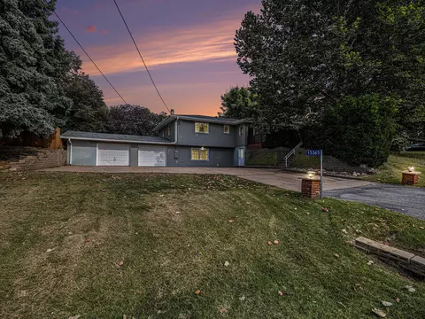 15365 Crestview Dr, Council Bluffs, IA 51503