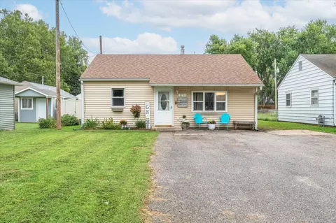 2711 S 10th St, Council Bluffs, IA 51501