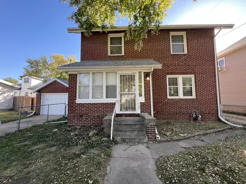 707 S 9th St, Council Bluffs, IA 51501